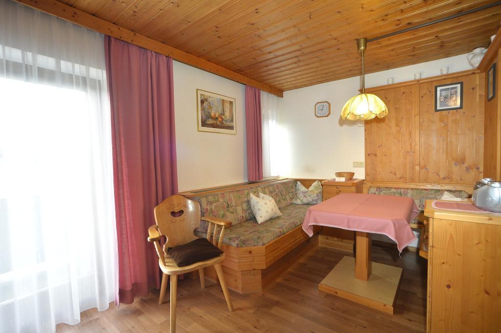 Ferienwohnung Fischerhof Leutasch Pokoj fotografie