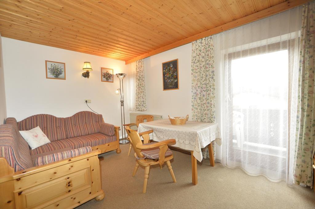Ferienwohnung Fischerhof Leutasch Pokoj fotografie